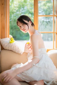 Enchanting Summer Story: Aesthetic Outdoor Portraits by Nian Nian - Dreamy Garden Photography and Light Airy Fashion Inspiration-23