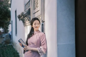 Timeless Elegance of Xiao Ye Ye Lou Xin Yue Moon in YiTuYu Vol.8849-20