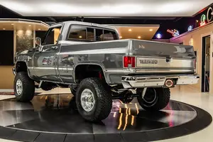 See the Chevrolet Silverado 1987: The classic pickup truck collectors dream of-0