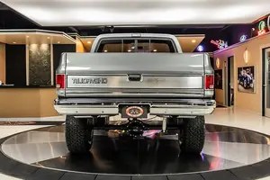 See the Chevrolet Silverado 1987: The classic pickup truck collectors dream of-10