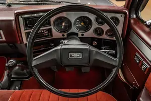 See the Chevrolet Silverado 1987: The classic pickup truck collectors dream of-5
