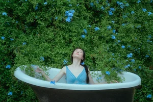 Ethereal Blue Snowflake Aesthetic: Featuring Model A Ji Yuan Zi in Art Language Vol.9320 Photography Collection-14