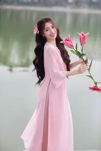 Gentle Pink Ao Dai: Vietnamese Beauty Shines by Hoan Kiem Lake in Spring Hanoi-2