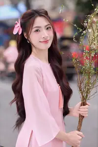 Gentle Pink Ao Dai: Vietnamese Beauty Shines by Hoan Kiem Lake in Spring Hanoi-3