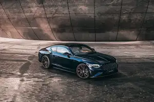 Bentley Continental GT: Ultra-Luxury Masterpiece Inspired by Immortal Artists, Captivating Every Gaze.-8