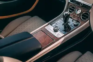 Bentley Continental GT: Ultra-Luxury Masterpiece Inspired by Immortal Artists, Captivating Every Gaze.-17