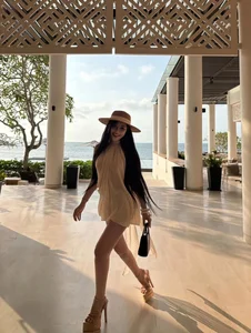 Tropical Escape: Luxury Resort Fashion and Summer Travel Inspiration for Your Next Dream Vacation-5