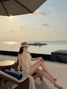 Tropical Escape: Luxury Resort Fashion and Summer Travel Inspiration for Your Next Dream Vacation-2