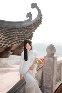 Discover the gentle beauty of Vietnamese girl in white Ao Dai-3