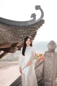 Discover the gentle beauty of Vietnamese girl in white Ao Dai-2