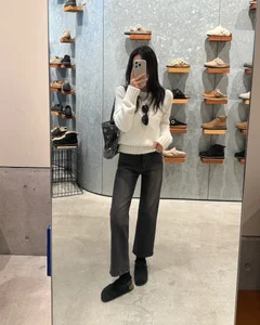 Perfect Jeans Styles for Women Over 40 to Look Chic and Elegant-2