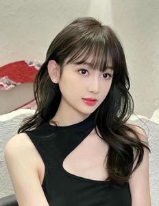 Sweet See-Through Bangs Style: Pretty Girl Shines with Gentle Feminine Charm-8