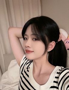 Sweet See-Through Bangs Style: Pretty Girl Shines with Gentle Feminine Charm-0