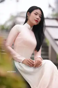 Graceful Vietnamese Lady in Traditional Ao Dai  1000024954-2