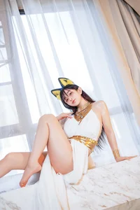 Sakurai Ningning: The Ethereal White Cat Girl Cosplay Aesthetic-6
