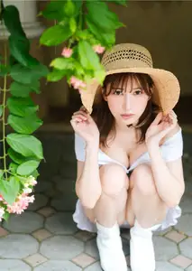 Yukihira Risa: Japanese Star's Gentle Smile in a Summer Straw Hat - TuKuku-0