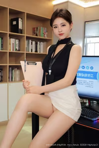 No.10052 Office Secretary: Professional Charm & Captivating Long Legs-0