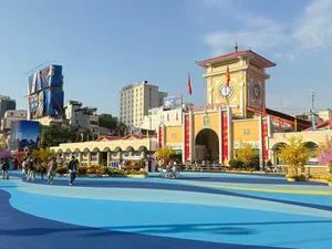 Discover the Stunning New Look of Ben Thanh Market: Ho Chi Minh City's Iconic Landmark Renovated for Travelers and Locals-3