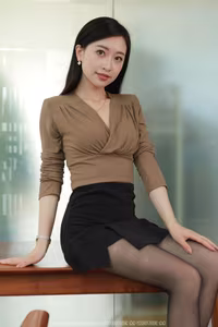 Captivating Elegance: Chinese Model Xiao Jie in IESS SXJ No.2064 Photoshoot Featuring Stylish Outfits and Long Legs-1