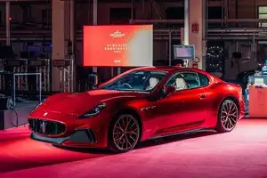 Discover the Unique Beauty of Maserati GranTurismo Meccanica Lirica: An Iconic Italian Sports Car-5