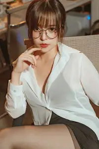 Coser Strawberry Flavor Nana Rabbit: Alluring Office Teacher Posing Captivatingly-5