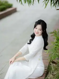Discover the Timeless Charm of a Vietnamese Girl in Elegant White Ao Dai-3
