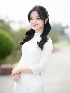 Discover the Timeless Charm of a Vietnamese Girl in Elegant White Ao Dai-2