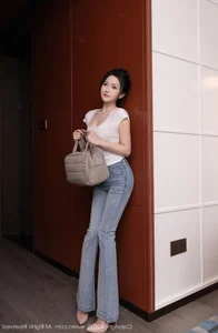 Elegant Fashion Portraiture of Yu Zi Jiang Fish: XiuRen No.10858 High-Definition Photography Collection-3