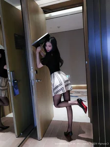 Elegance Defined: Ye Zhi Nuo Mi Ji in XiuRen No.10817 Collection-35