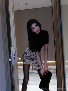 Elegance Defined: Ye Zhi Nuo Mi Ji in XiuRen No.10817 Collection-37