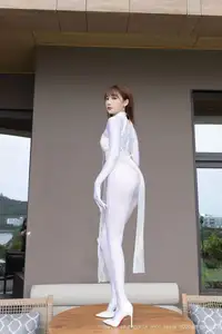 XiuRen No.10704: Lu Xuan Xuan Graceful in White, Captivating Elegance That Draws Every Gaze-26