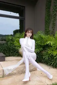 XiuRen No.10704: Lu Xuan Xuan Graceful in White, Captivating Elegance That Draws Every Gaze-8