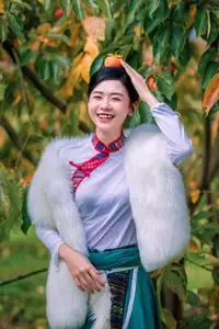 Graceful Vietnamese Girl in Traditional Attire Amidst Autumn Persimmon Garden-11