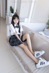 BoBoSocks No.541 Zhiyu Young Female Student in Chic JK Uniform White Sneakers Asian Fashion Icon-10