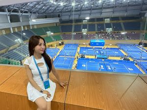 Nhat Le Shines on Pickleball Court, Elevating Beauty with Captivating Athletic Style.-1