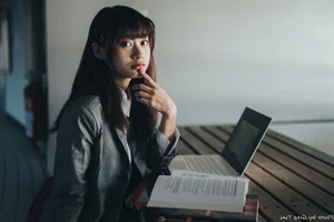 Elegant Campus Fashion: Ruoying’s Sophisticated Urban Style at the University of Science and Technology Beijing (USTB) with Chic Black Stockings-29