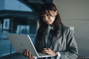 Elegant Campus Fashion: Ruoying’s Sophisticated Urban Style at the University of Science and Technology Beijing (USTB) with Chic Black Stockings-33