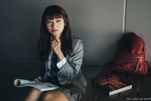 Elegant Campus Fashion: Ruoying’s Sophisticated Urban Style at the University of Science and Technology Beijing (USTB) with Chic Black Stockings-43