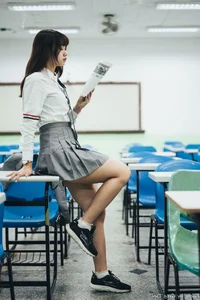 Elegant Campus Fashion: Ruoying’s Sophisticated Urban Style at the University of Science and Technology Beijing (USTB) with Chic Black Stockings-23