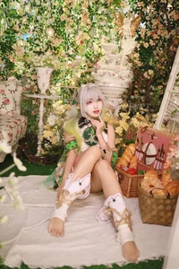 Ethereal Wisdom: Mumu Momo Captures the Divine Essence of Nahida in Stunning Cosplay-4