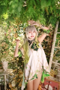 Ethereal Wisdom: Mumu Momo Captures the Divine Essence of Nahida in Stunning Cosplay-10