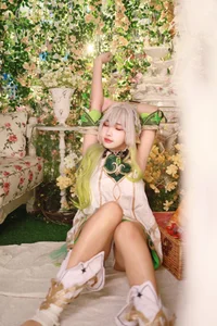 Ethereal Wisdom: Mumu Momo Captures the Divine Essence of Nahida in Stunning Cosplay-9