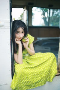 Artistic Portraits in Dali: Xiao U for YiTuYu Art Language Vol.9132 - Vintage Bus Aesthetic-4