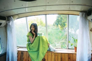 Artistic Portraits in Dali: Xiao U for YiTuYu Art Language Vol.9132 - Vintage Bus Aesthetic-8