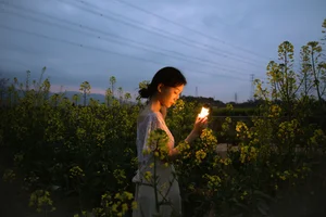 Ethereal Beauty: Xiao Yue Amidst Rapeseed Blooms in Art Language Vol.8948-18