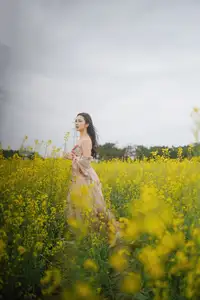 Ying Er YY Captivating in Golden Flower Field – YiTuYu Art Language Vol.8672-5