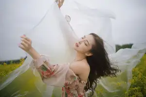 Ying Er YY Captivating in Golden Flower Field – YiTuYu Art Language Vol.8672-11