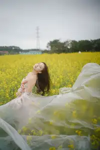 Ying Er YY Captivating in Golden Flower Field – YiTuYu Art Language Vol.8672-29