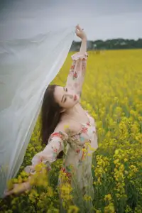 Ying Er YY Captivating in Golden Flower Field – YiTuYu Art Language Vol.8672-22
