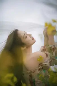 Ying Er YY Captivating in Golden Flower Field – YiTuYu Art Language Vol.8672-10